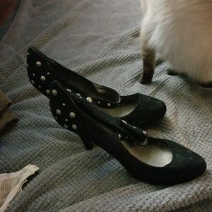 Candie's 4.5 inch suede studded pumps